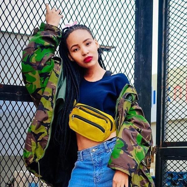 Make a statement with a trendy waist bag, the ultimate fashion accessory for summer events | Pakapalooza